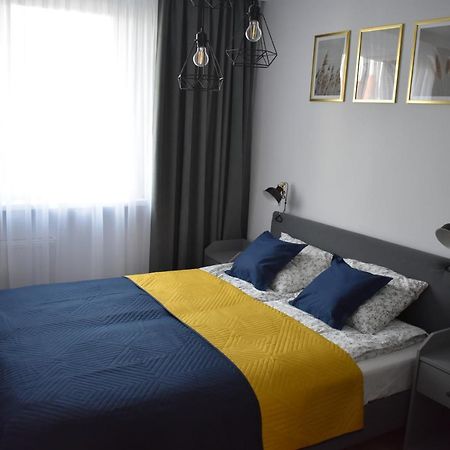 Apartament W Centrum Przy Parku Na Wyspie Pila Luaran gambar