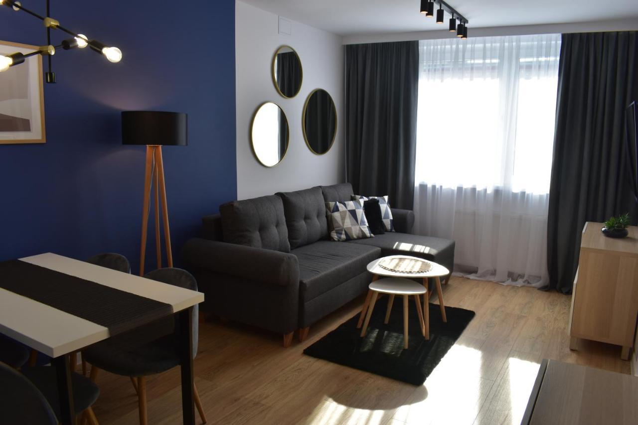 Apartament W Centrum Przy Parku Na Wyspie Pila Luaran gambar