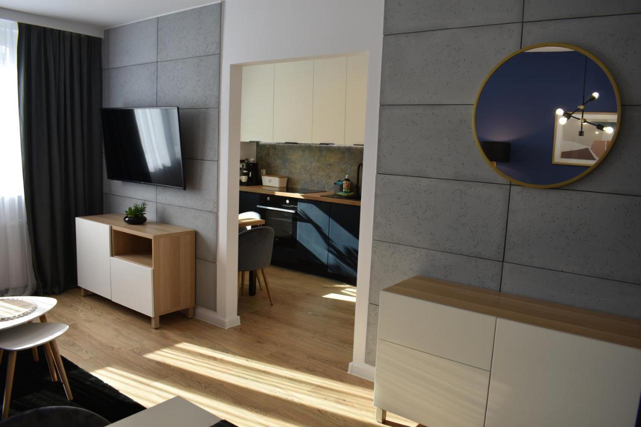Apartament W Centrum Przy Parku Na Wyspie Pila Luaran gambar